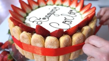 Semifreddo alle fragole senza cottura: una torta di compleanno perfetta