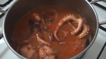 Polipetti affogati al pomodoro: un piatto succulento e saporito