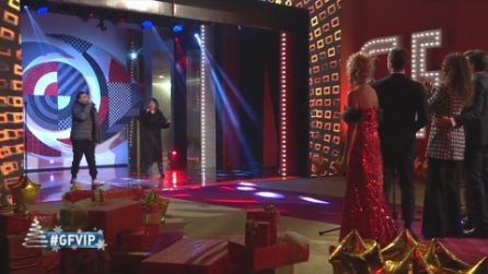 Grande Fratello VIP - Alberto Urso e Arisa si esibiscono davanti ai VIP