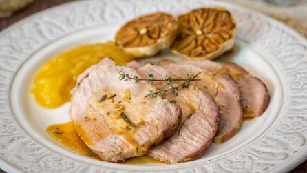 Lombo al forno con salsa agrodolce: la ricetta del secondo piatto alternativo e saporito