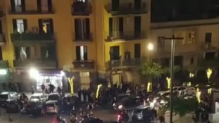 Maxi rissa a Ercolano alla Vigilia di Natale: decine di giovani si picchiano in strada