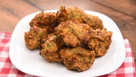 Bombe di zucchine: le frittelle saporite perfette come antipasto!