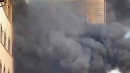 Firenze, ragazzini appiccano incendio in pieno centro