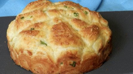 Torta di pane soffice: la ricetta rustica che tutti adoreranno