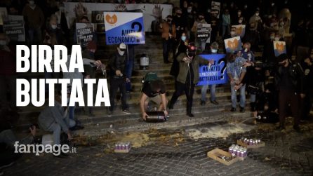 Protesta dei commercianti a Roma: "Svuotiamo la birra in strada contro le chiusure alle 18"