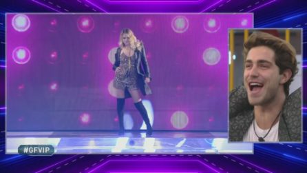 GF Vip, sfilano le eliminate: l'esilarante commento di Tommaso Zorzi