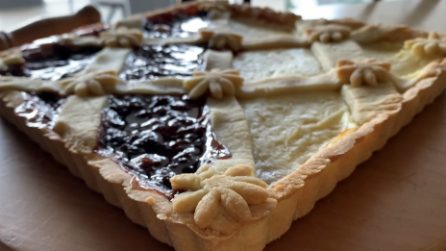 Crostata bicolore senza burro: la ricetta del dessert fragrante e goloso