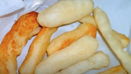 Bastoncini fritti di pane: la ricetta per un antipasto delizioso