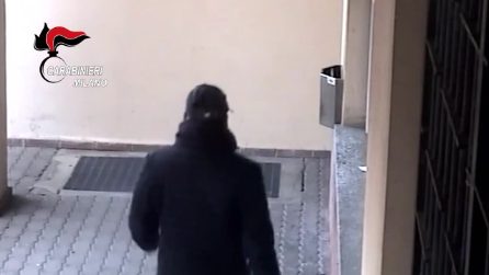 Con un finto distintivo dei carabinieri ha truffato cinque anziane: 27enne arrestato a Pioltello