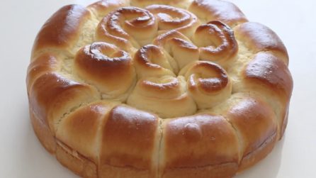 Fiore di brioche ripieno: la ricetta per averlo soffice e goloso