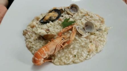 Risotto alla pescatora: la ricetta del primo piatto squisito e semplice da preparare
