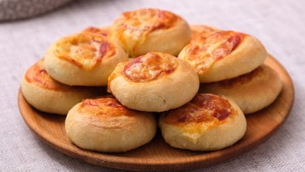 Fluffy mini pizzas: a bite sized version of pizza that makes for a fun and unique appetizer!