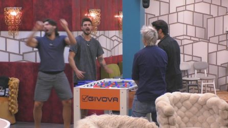 Grande Fratello Vip, sfida col biliardino per i concorrenti della Casa