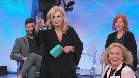 Angela Di Iorio a Maria De Filippi: "Io esigo che tu mi dica che posso trovare l'uomo che cerco"