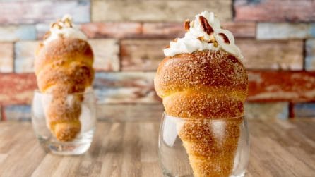 Coni di chimney farciti: come servire il dessert in modo originale!