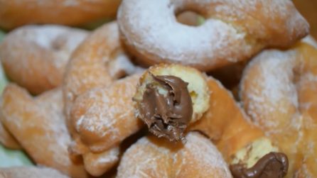 Zeppole fritte alla ricotta: servitele con il cioccolato e delizierete tutti