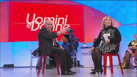 Uomini e Donne, la conoscenza tra Giovanni ed Angela non va: "Mi ha chiesto se ho patologie"