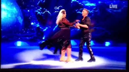 La brutta caduta di Gemma Collins a "Dancing on Ice"