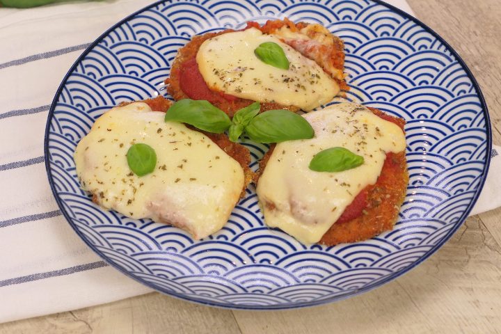 Cotolette filanti al forno con pomodoro e provola: la ricetta facile e ...