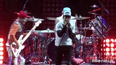 Il rock travolgente dei Red Hot Chili Peppers alle Piramidi