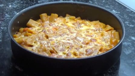 Pasta e patate al forno: la ricetta del primo piatto filante e gustoso