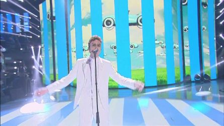 Amici - Mameli canta "Ma il cielo è sempre più blu" e non convince la Bertè