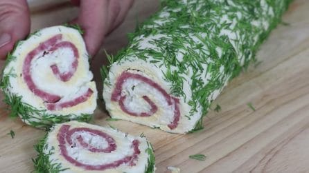 Tronchetto salato con formaggio: ideale per un antipasto fresco e gustoso