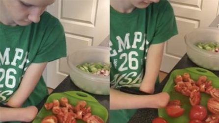 Non ha le mani ma combatte per poter far tutto: quando il coraggio supera ogni limite