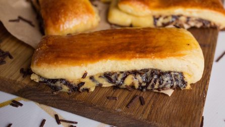 Come preparare la brioche suisse alla francese: ricca di crema e scaglie di cioccolato!