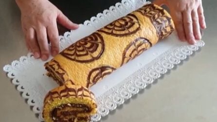 Rotolo di pan di spagna al cioccolato: soffice, goloso e scenografico