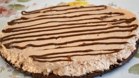 Semifreddo con una base speciale e una crema irresistibile: il dolce fresco e gustoso