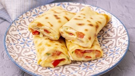 Rotolini di crepes e uova: filanti e cremosi, perfetti per ogni occasione!