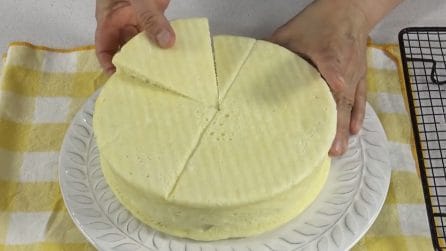 Pan di spagna super soffice con 3 ingredienti: farcirlo sarà meraviglioso