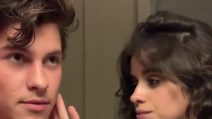 Il bacio passionale di Shawn Mendes e Camila Cabello
