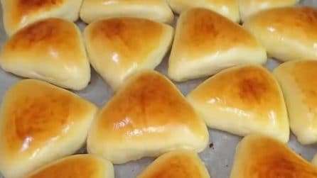 Triangoli soffici e ripieni: ideali per un antipasto gustoso