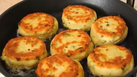 Medaglioni al formaggio cotti in padella: buoni, semplici e veloci