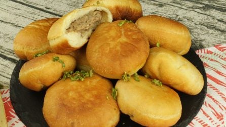 Empanadas di carne: soffici e golosi, ideali per una cena piena di gusto!