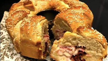 Ciambella salata con pomodori secchi: la ricetta rustica veloce e buonissima