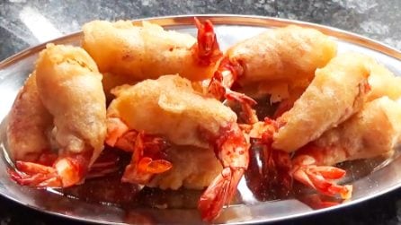 Gamberi in pastella con sorpresa: la ricetta sfiziosa e veloce