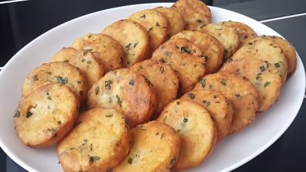 Frittelle di formaggio senza lievitazione: la ricetta veloce e sfiziosa