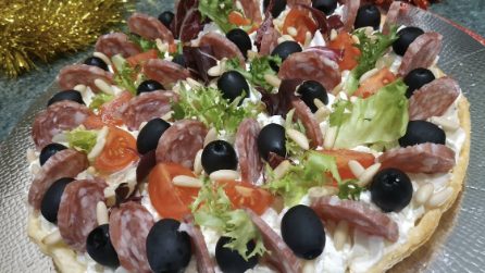 Crostata salata: la ricetta rustica per un aperitivo natalizio e gustoso