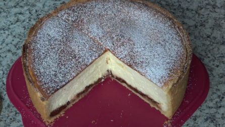 Cheesecake con base di frolla: la ricetta del dessert delizioso