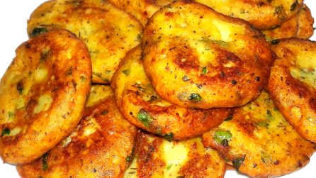 Frittelle di patate: la ricetta saporita da abbinare a tanti piatti