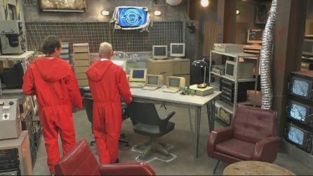 Sergio e Salvo entrano nel privè, il tugurio moderno