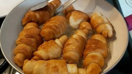 Cornetti salati cotti in padella: buonissimi e perfetti per essere farciti