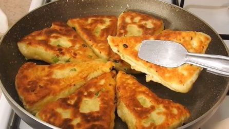 Triangoli di pane al formaggio: la ricetta sfiziosa e buonissima