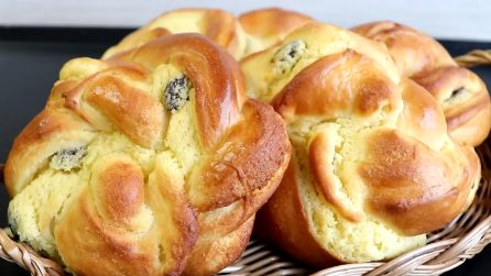 Trecce alle mandorle: morbide, golose e semplici da preparare