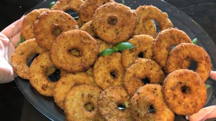 Ciambelle di pollo: la ricetta sfiziosa da preparare facilmente