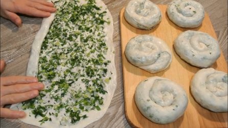 Girelle rustiche e ripiene: la ricetta gustosa da servire al posto del pane