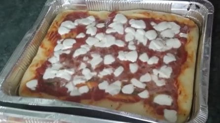 Pizza fatta in casa: la ricetta dell’impasto semplice e buonissimo